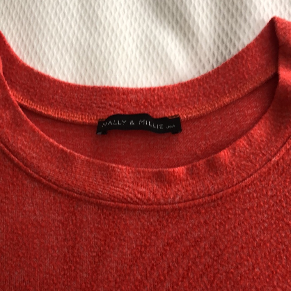 Red top - Picture 2 of 3
